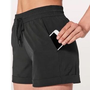 Lululemon Spring Break Away MR Shorts 3”
